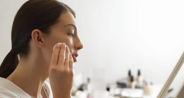 7 reasons to remove your make-up before you sleep