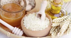 Natural Beauty Tip #1 -- Use glycerine and honey to moisturise your skin this winter