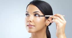 Watch this video and learn to use the eyeliner perfectly