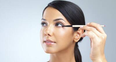Watch this video and learn to use the eyeliner perfectly