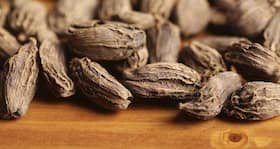Health benefits of black cardamom (badi elaichi)