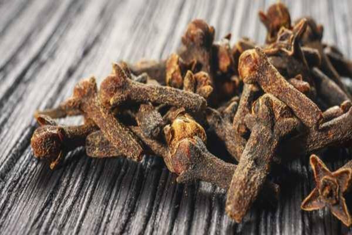 Use Clove To Lose Weight The Healthy Way Thehealthsite Com Using both flaxseed and garlic together can be super beneficial for anyone who is willing to lose weight in the most natural way possible.