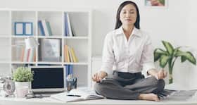 Have you tried this 6-minute desk yoga? Have you tried this 6-minute desk yoga?