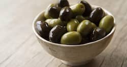 7 healthy reasons to eat more olives