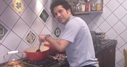 Sachin Tendulkar seen cooking in ceramic cookware!