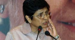 Kiran Bedi shuts up due to throat infection - Tips for her to get rid of her sore throat