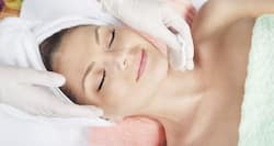 Try this green tea and honey face pack to soothe sensitive skin