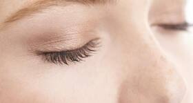 Beauty tool of the day – Eyelash curler