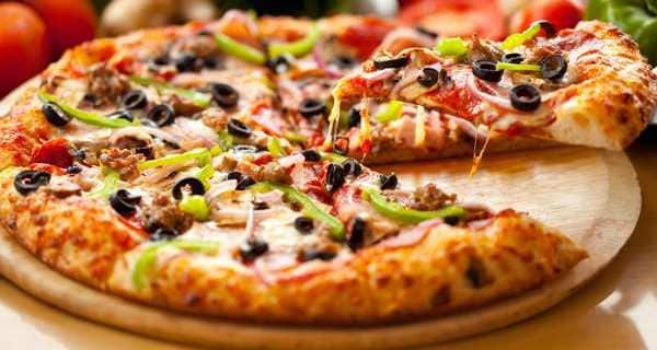 How Many Calories In A Slice Of Pizza? Take A Guess    