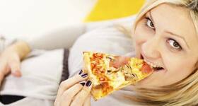Pregnant and want to eat a pizza? Go grab it!