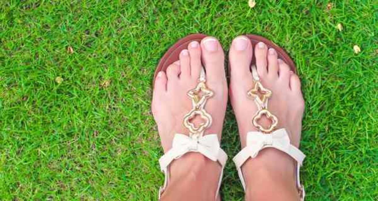 6 tips to prevent toe nail fungus and smelly feet during monsoons