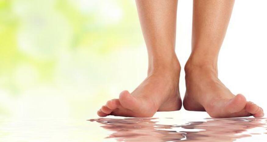 https://st1.thehealthsite.com/wp-content/uploads/2015/06/Healthy-feet-in-monsoon.jpg?impolicy=Medium_Widthonly&w=710&h=467