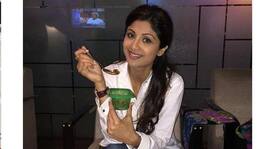 Shilpa Shetty eats home-cooked food even while flying! Shilpa Shetty eats home-cooked food even while flying!