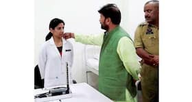 J&K Minister pulls lady doctor's collar -- is it justified? J&K Minister pulls lady doctor's collar -- is it justified?