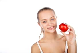 Shrink open pores with this natural tomato skin toner