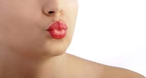 The right way to moisturise your super dry lips in winter