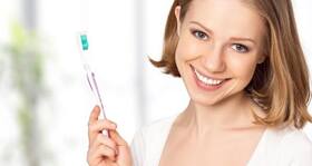 5 ways you can use a toothbrush as a beauty tool