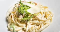 Healthy recipe -- whole wheat pasta in low-calorie white sauce