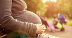 Ladies, stay away from make-up in the first trimester of your pregnancy!