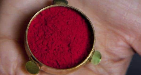 வீட்டில் இந்த பொருட்களை தெரியாமல் கூட சிந்திவிடாதீர்கள்!! 1 Image result for kungumam