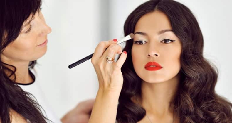 5 beauty hacks with baby powder