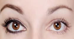 Do you struggle to get rid of mascara? Try this tip to remove it easily and naturally!