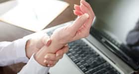 Constant pain and stiffness in the wrist? Here's how you can treat it