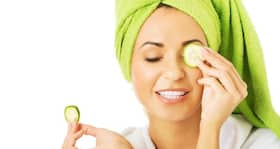 5 natural ways to soothe your tired eyes