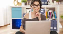 7 types of moms you meet on Facebook and WhatsApp