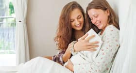 6 tips to follow while visiting a newborn baby