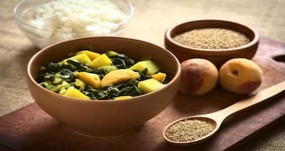 तिल वाले पालक आलू – हेल्दी रेसिपी