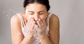 Cold Water for Skin: रात में ठंडे पानी से चेहरा धोने के फायदे ।