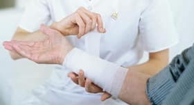 Is cleaning wounds with saline water better than soap water? Is cleaning wounds with saline water better than soap water?