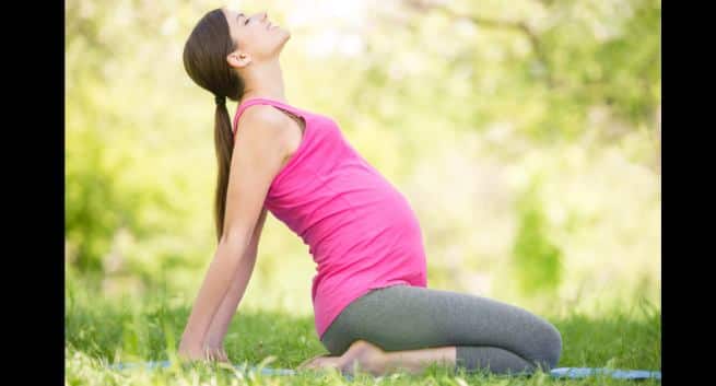 Practice vajrasana for relieiving backache during pregnancy