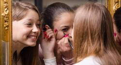 5 things that can happen to your eyes if you share make-up