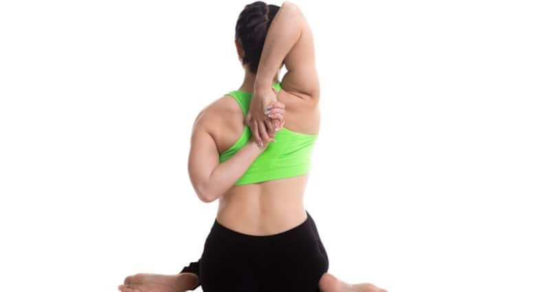 5 quick office stretches to soothe neck pain