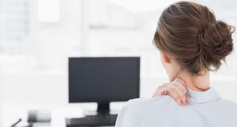 5 quick office stretches to soothe neck pain