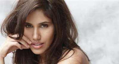 'Traditional yoga is much better than power yoga' -- Sonnalli Seygall ...