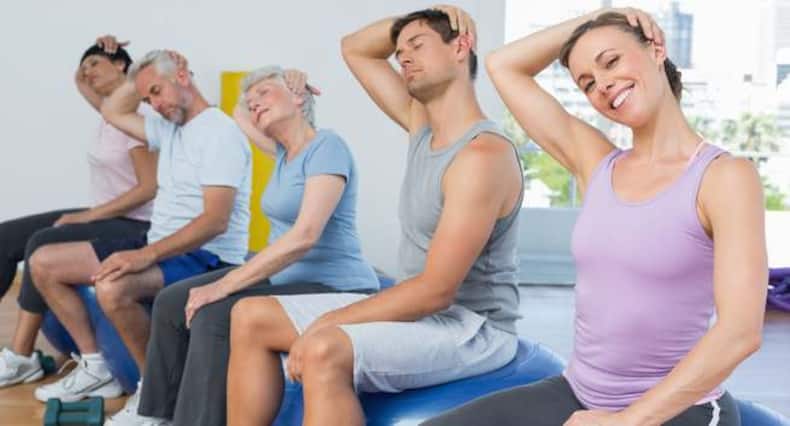 5 quick office stretches to soothe neck pain