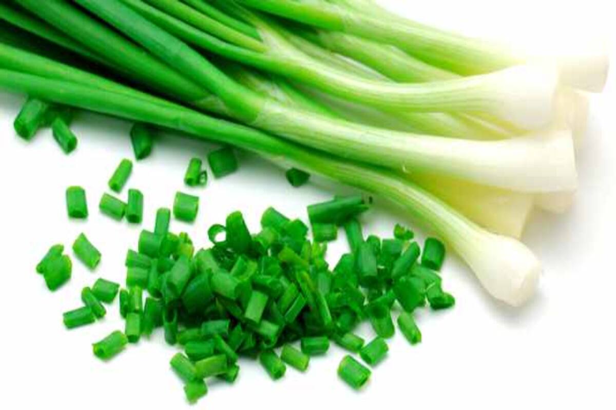 हरे प्याज के 8 कमाल के फायदे | TheHealthSite ...