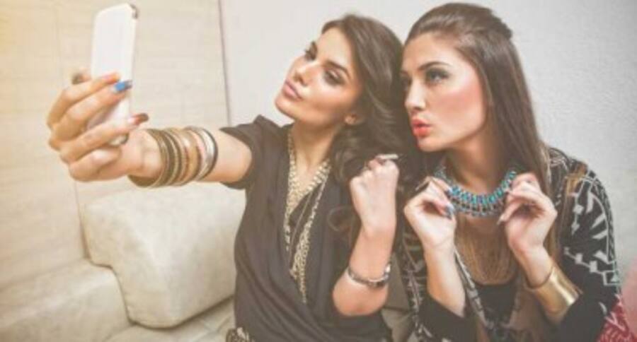 Instagram selfies can negatively affect your relationship!