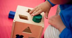 5 activities to keep a toddler busy on a long flight (no screen time included)