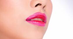 Tips to get the trendy dual-tone lips look