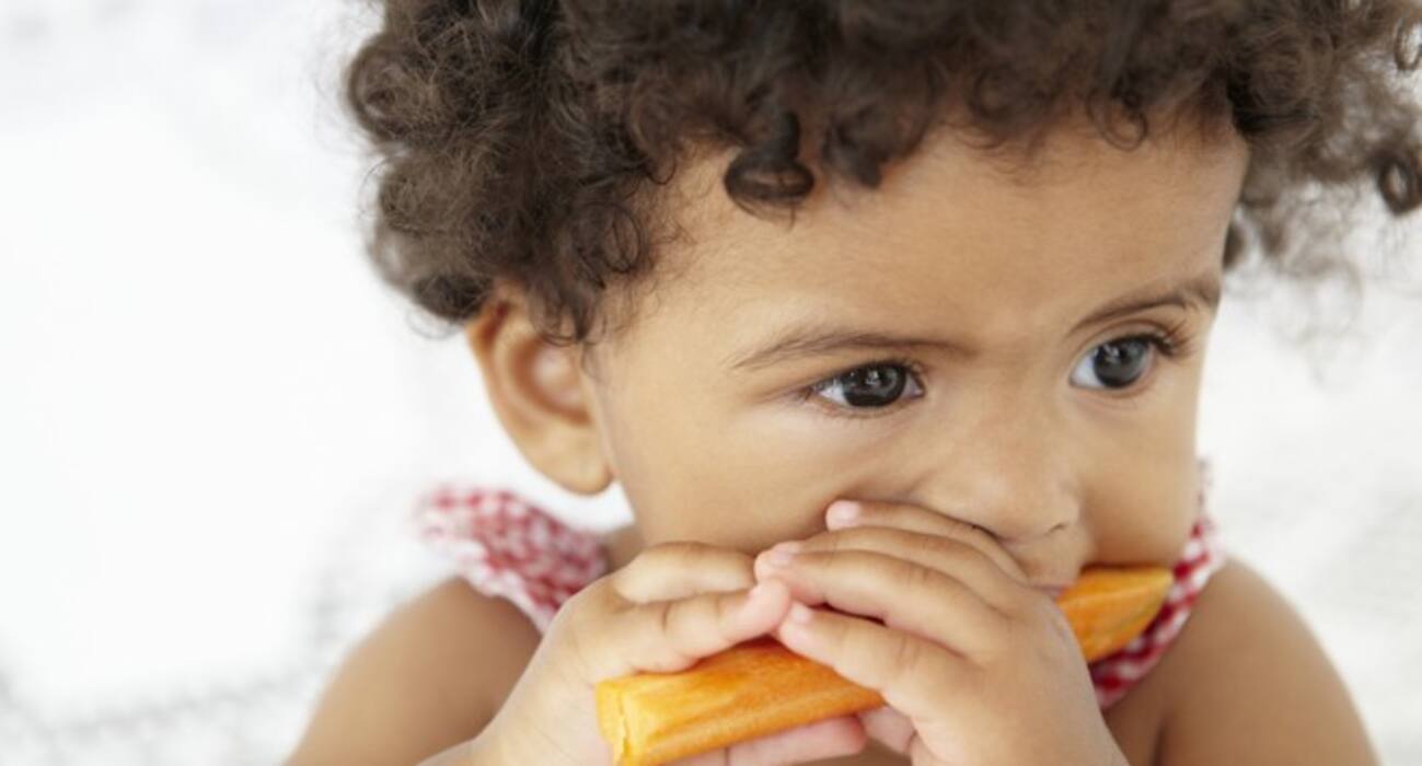 5 tricks to keep kids busy at a restaurant (and we don't mean using gadgets)
