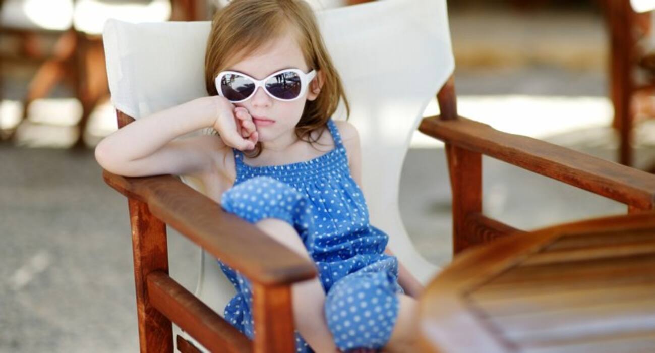 5 tricks to keep kids busy at a restaurant (and we don't mean using gadgets)