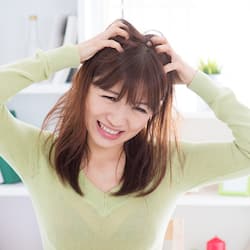 4 health conditions that cause an itchy scalp