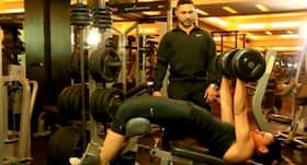 How and why you must do the decline bench press How and why you must do the decline bench press