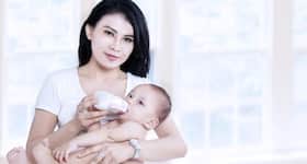 How many formula feeds do babies need in a day during the weaning period?
