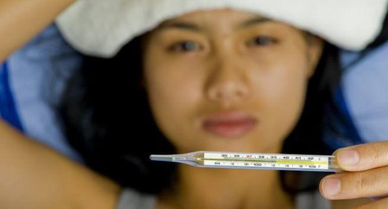 Itching, fever +4 symptoms of genital herpes you should know about