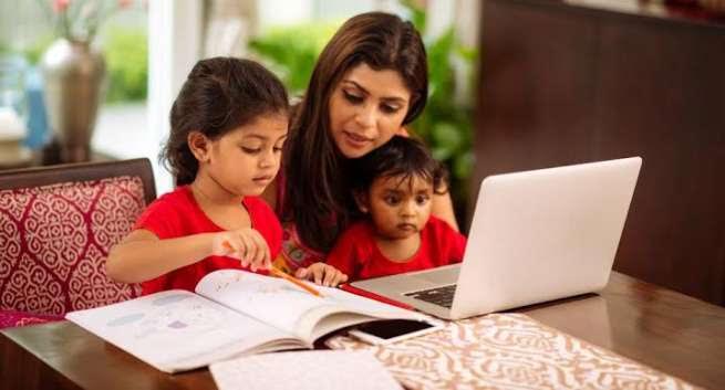 फेसबुक पर पाई जाती हैं ये 7 तरह की 'मां'